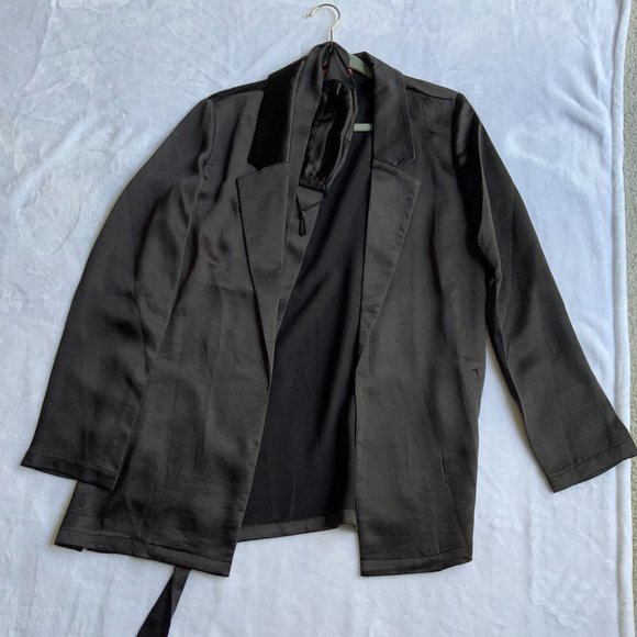 silk suit - Picture 2 of 2